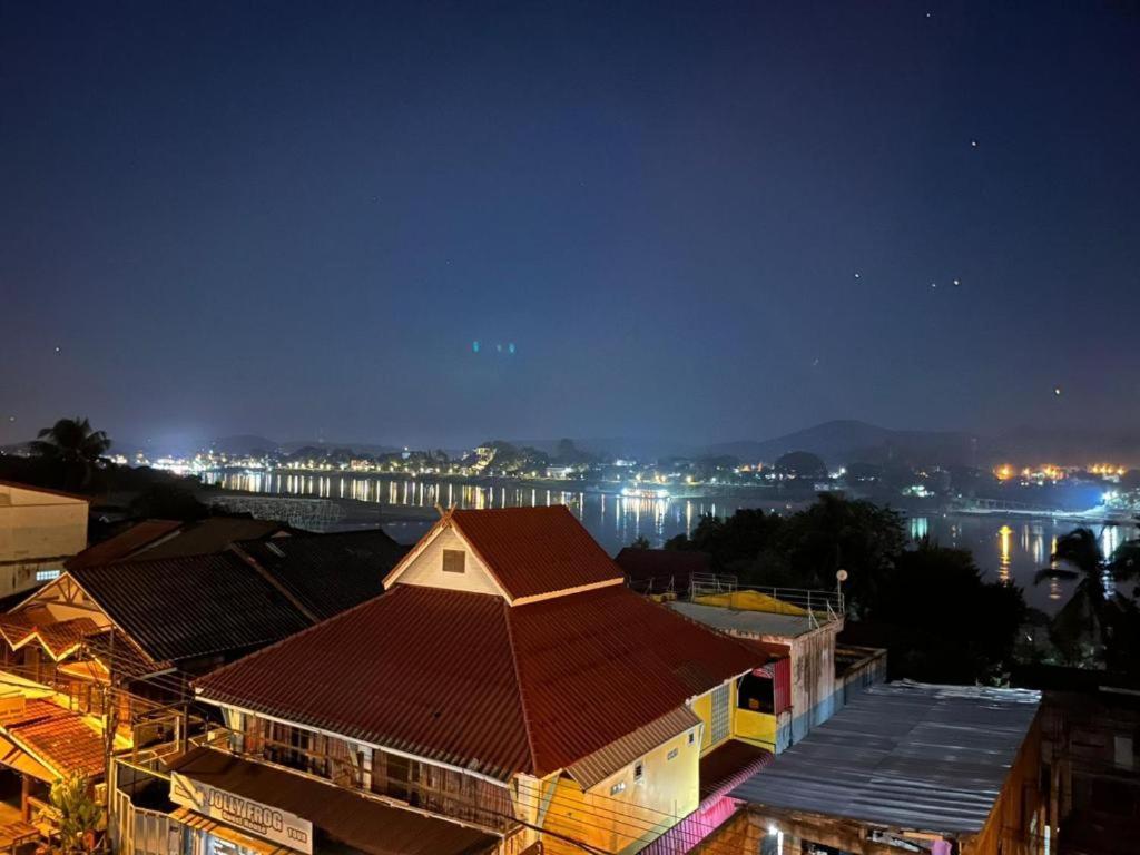 Thaveesinh Hotel 반 후안사이 외부 사진